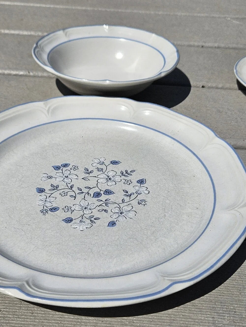 Vintage Covington Avondale Stoneware Dinnerware Set 5Pc Blue Flower Service 1